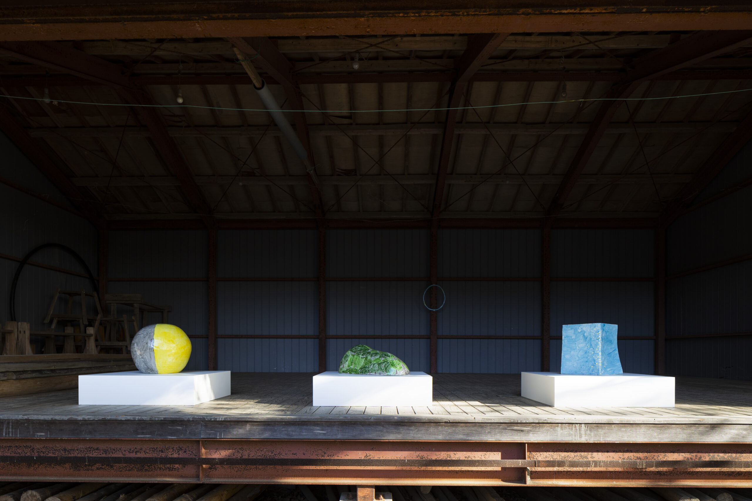 妻山神社に展示されたアート作品